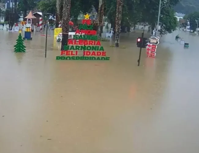 Alerta de chuva forte em Joinville aumenta risco de alagamentos e deslizamentos